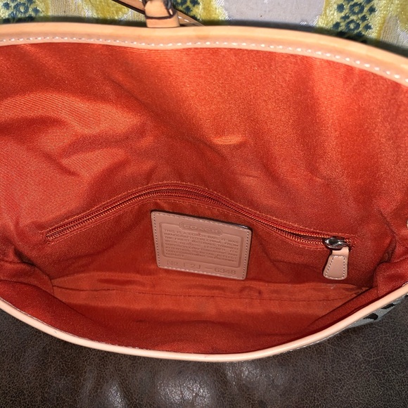 Small Coach handbag - Picture 3 of 6
